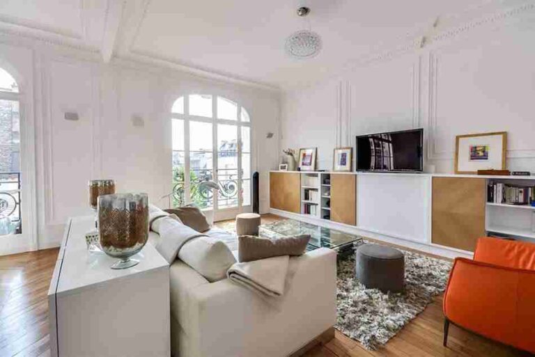 Ideas ingeniosas para decorar cables y enchufes con humor