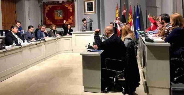 Los votos del PSOE e IU aprueban iniciar el expediente de lesividad por la gestión mixta de Aguas de Alcázar