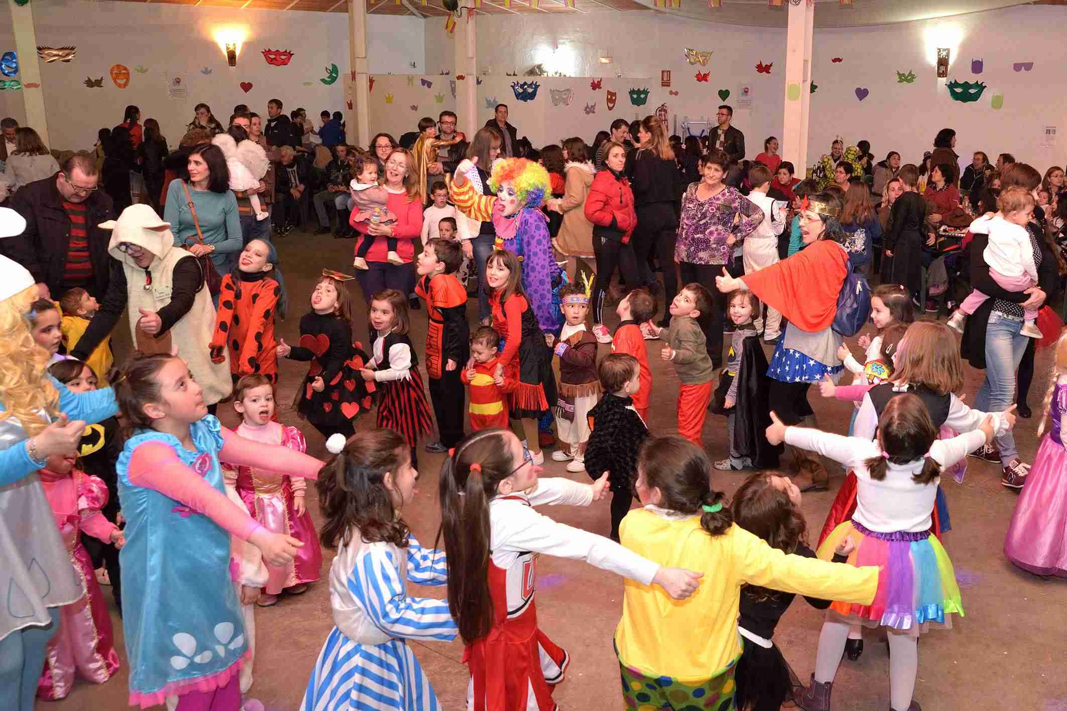 Más de 200 niños y niñas participaron en el Baile Infantil de Carnaval 1