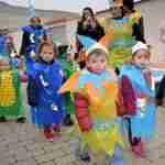 Los niños y niñas de la E.I. Alba realizan su tradicional desfile de Carnaval 1