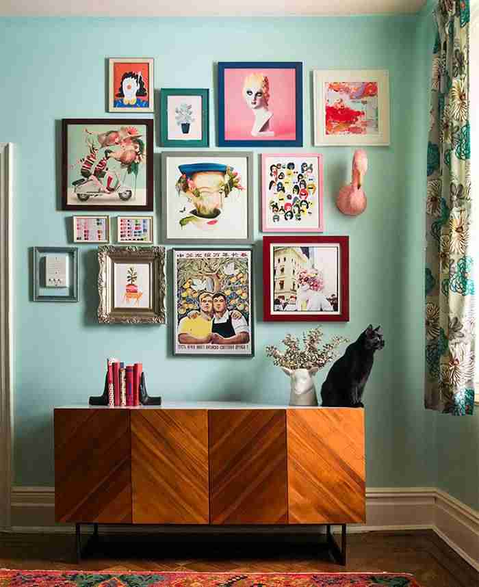 6 ideas geniales para personalizar tu galería de cuadros en casa