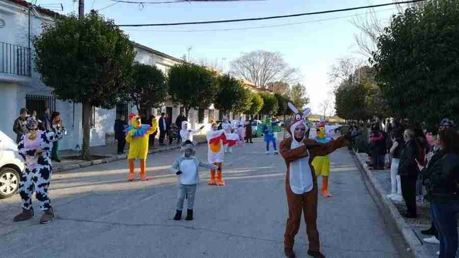 Los vecinos Cinco Casas celebran su Carnaval 1