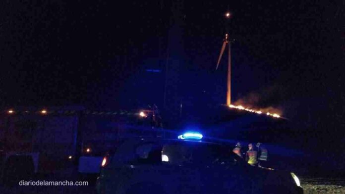 molino-eolico-afectado-por-un-incendio-en-el-cerro-de-la-cabeza-de-madridejos.jpg