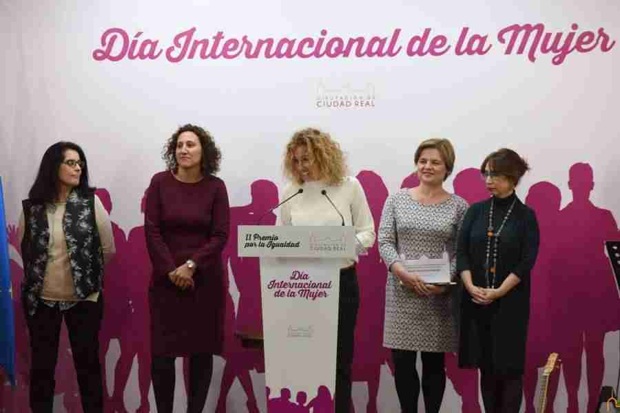 Caballero pide a las mujeres que cuenten con los hombres para superar las “discriminaciones intolerables” que sufren 1