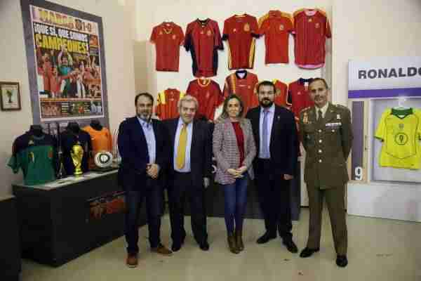 09_museo_deporte  - 1520625191 258 la alcaldesa inaugura la exposicion leyendas del deporte que se podra visitar en el centro cultural san marcos hasta el 22 de abril -