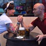 y si dejamos de echarnos pulsos y luchamos juntos 150x150 - Votaciones abiertas del concurso de fotos: ¡Sí!, mujer tenía que ser