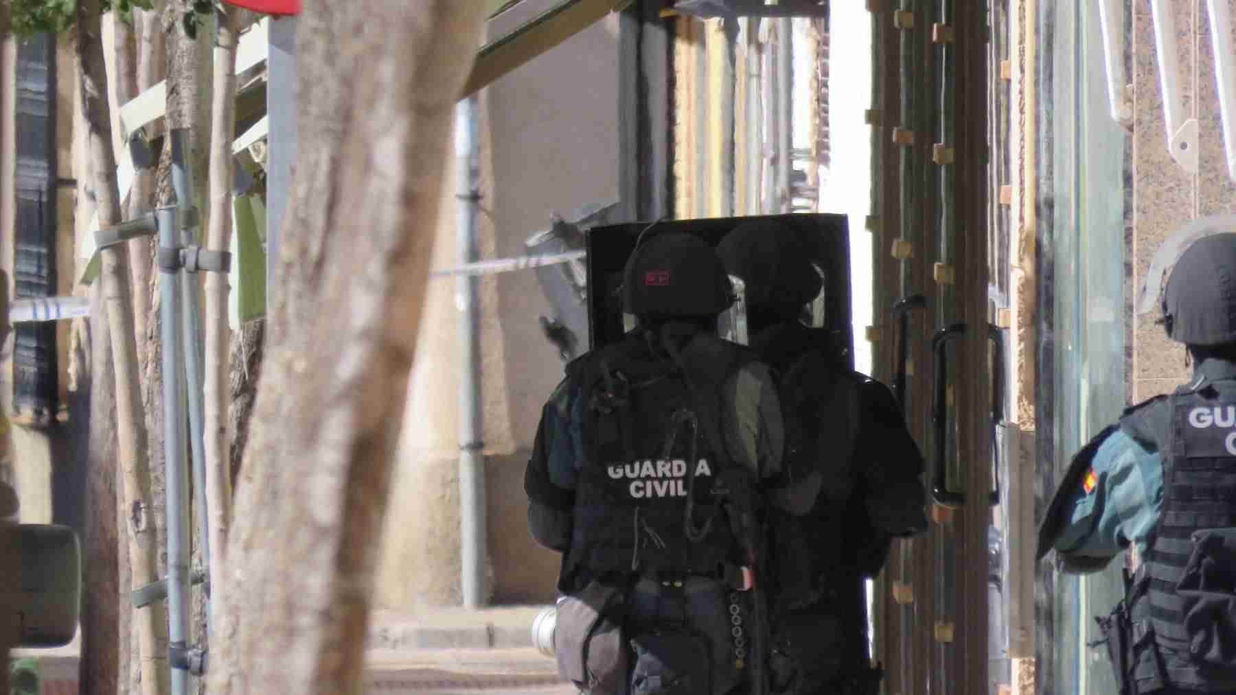 Manzanares felicita a la Guardia Civil y valora la positiva resolución por el hombre atrincherado 2 Manzanares felicita a la Guardia Civil y valora la positiva resolución por el hombre atrincherado 2