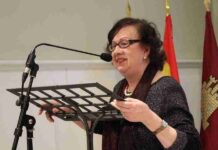 Más de 347 trabajos presentados en el XII Certamen de Poesía "Entre Nosotras" 7 Más de 347 trabajos presentados en el XII Certamen de Poesía "Entre Nosotras" 7