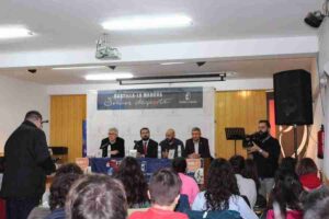 Proyecto "Saludando", un proyecto cooperativo entre el Departamento de Educación Física y el Departamento de Lengua Castellana y Literatura. 1