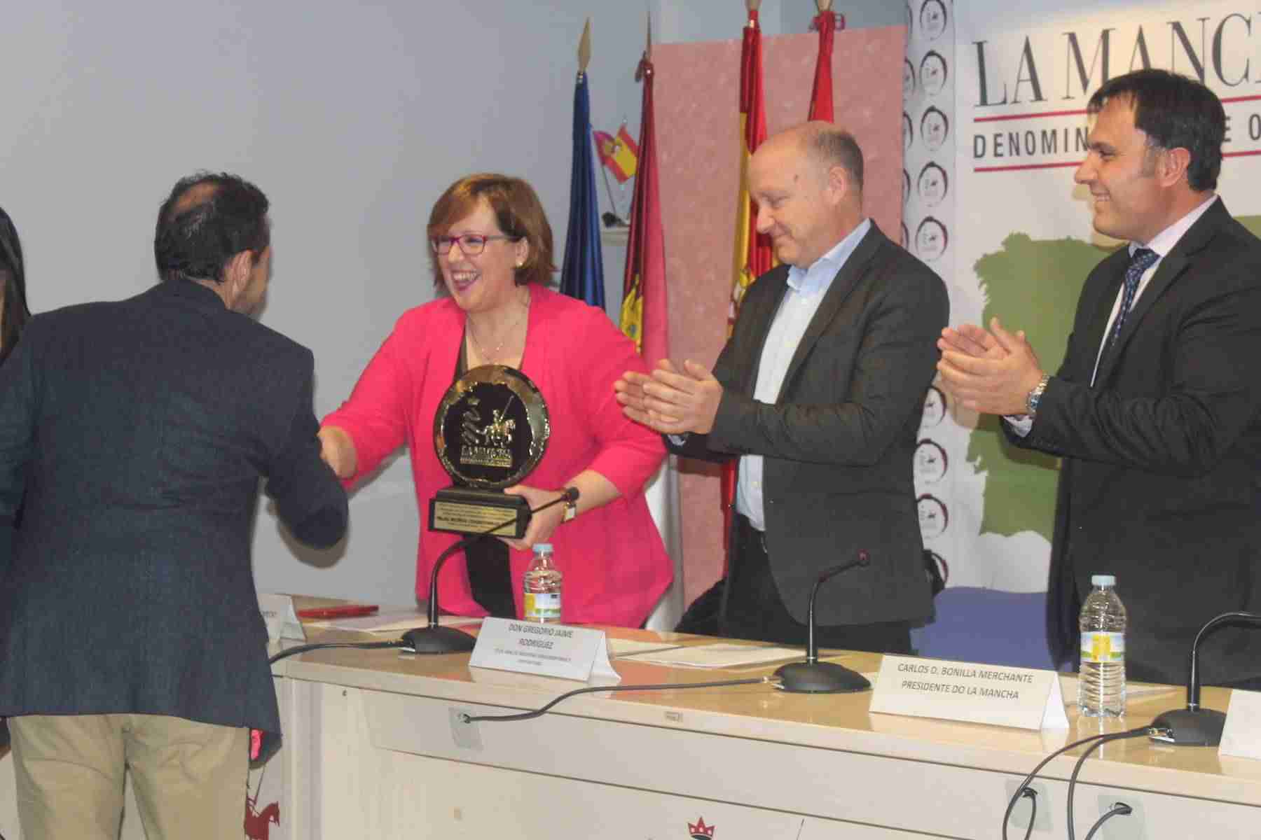 El Gobierno de Castilla-La Mancha garantiza el apoyo a los vinos de la DO La Mancha en el reto de avanzar en exportación y comercialización 1 El Gobierno de Castilla-La Mancha garantiza el apoyo a los vinos de la DO La Mancha en el reto de avanzar en exportación y comercialización 1