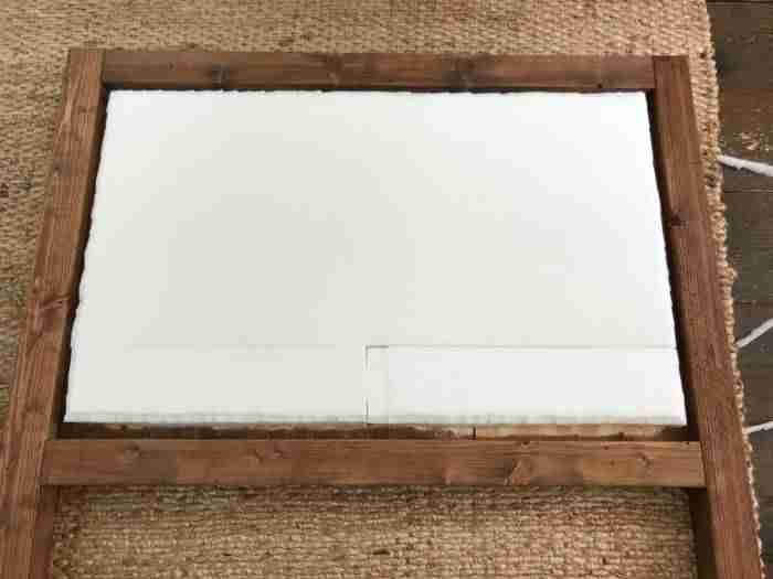 DIY: Un cabecero tapizado en cuero para decorar un dormitorio rústico 5