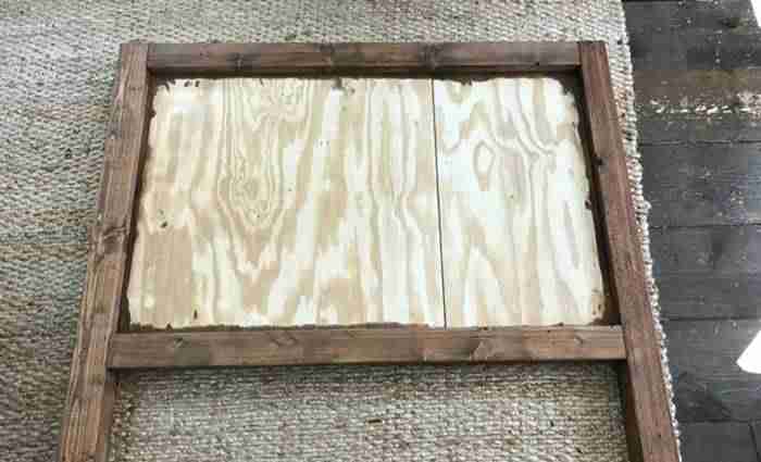 DIY: Un cabecero tapizado en cuero para decorar un dormitorio rústico 4