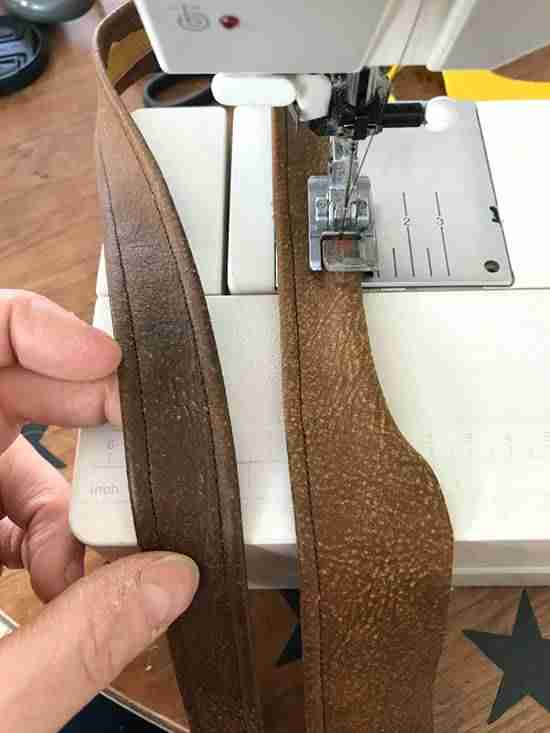 DIY: Un cabecero tapizado en cuero para decorar un dormitorio rústico 8