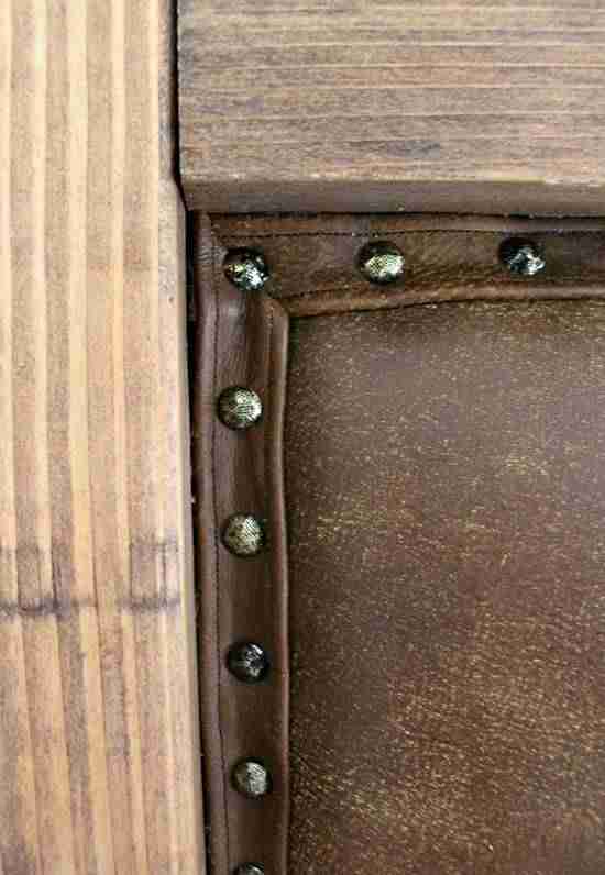 DIY: Un cabecero tapizado en cuero para decorar un dormitorio rústico 12