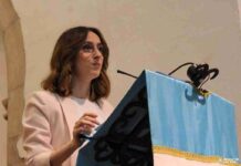 La periodista Isabel Lobo pidió licencia a la patrona de Alcázar para cantar los "Mayos" 15 La periodista Isabel Lobo pidió licencia a la patrona de Alcázar para cantar los "Mayos" 15