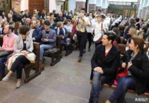 La periodista Isabel Lobo pidió licencia a la patrona de Alcázar para cantar los "Mayos" 16 La periodista Isabel Lobo pidió licencia a la patrona de Alcázar para cantar los "Mayos" 16