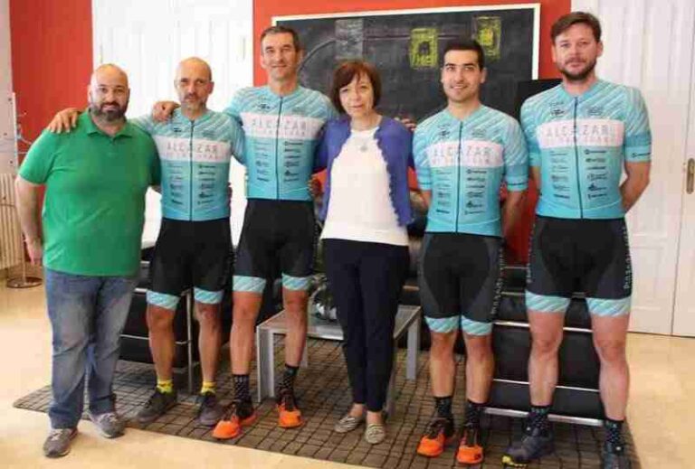 Recepción de los campeones de la Titan Desert en Alcázar