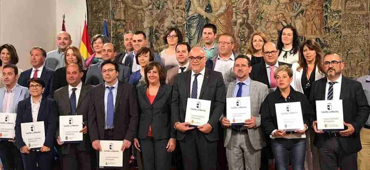 Alcázar firma el convenio regional para fomentar el autoempleo a través de los Espacios Adelante 1