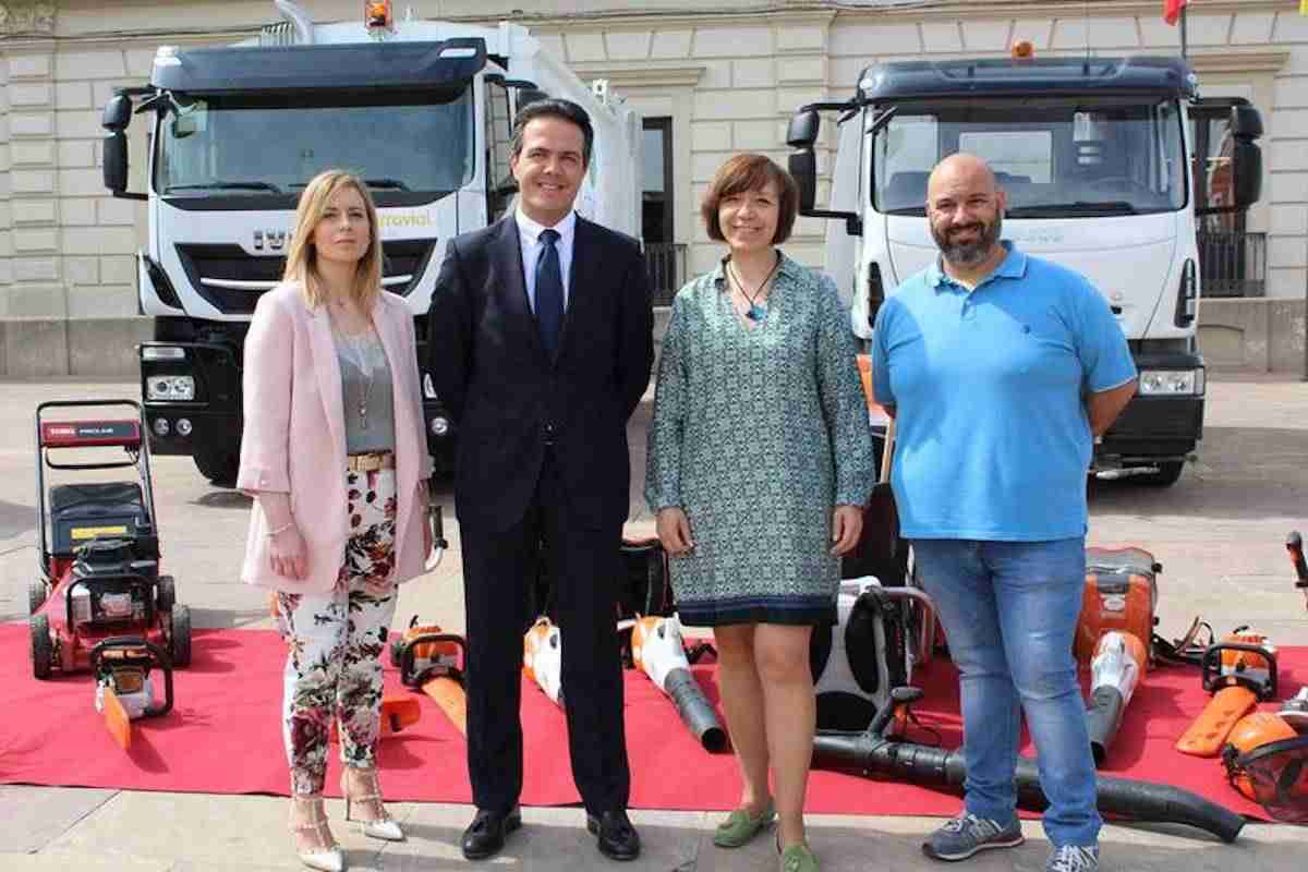 Nueva maquinaria y vehículos para el servicio de limpieza viaria y mantenimiento de zonas verdes 1