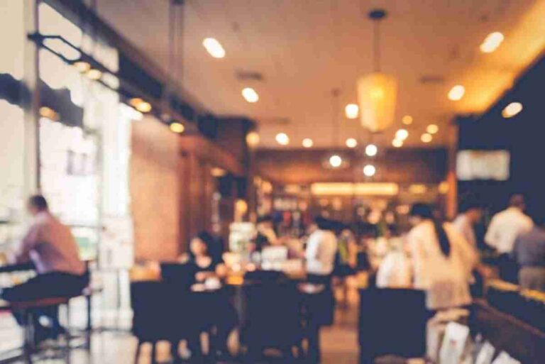 Los españoles gastamos 2.000 euros al año en bares y restaurantes