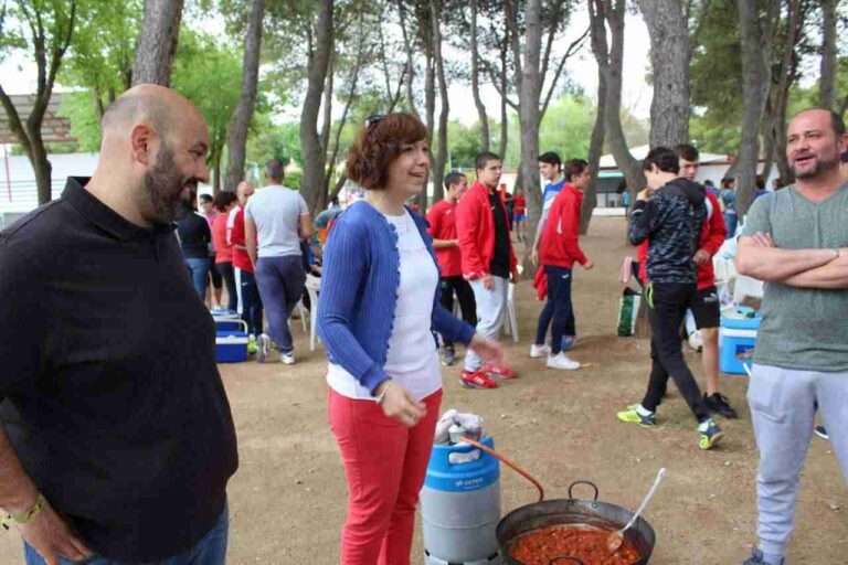 La Escuela Municipal de Fútbol clausuró la temporada 2017-2018 con una jornada de convivencia familiar
