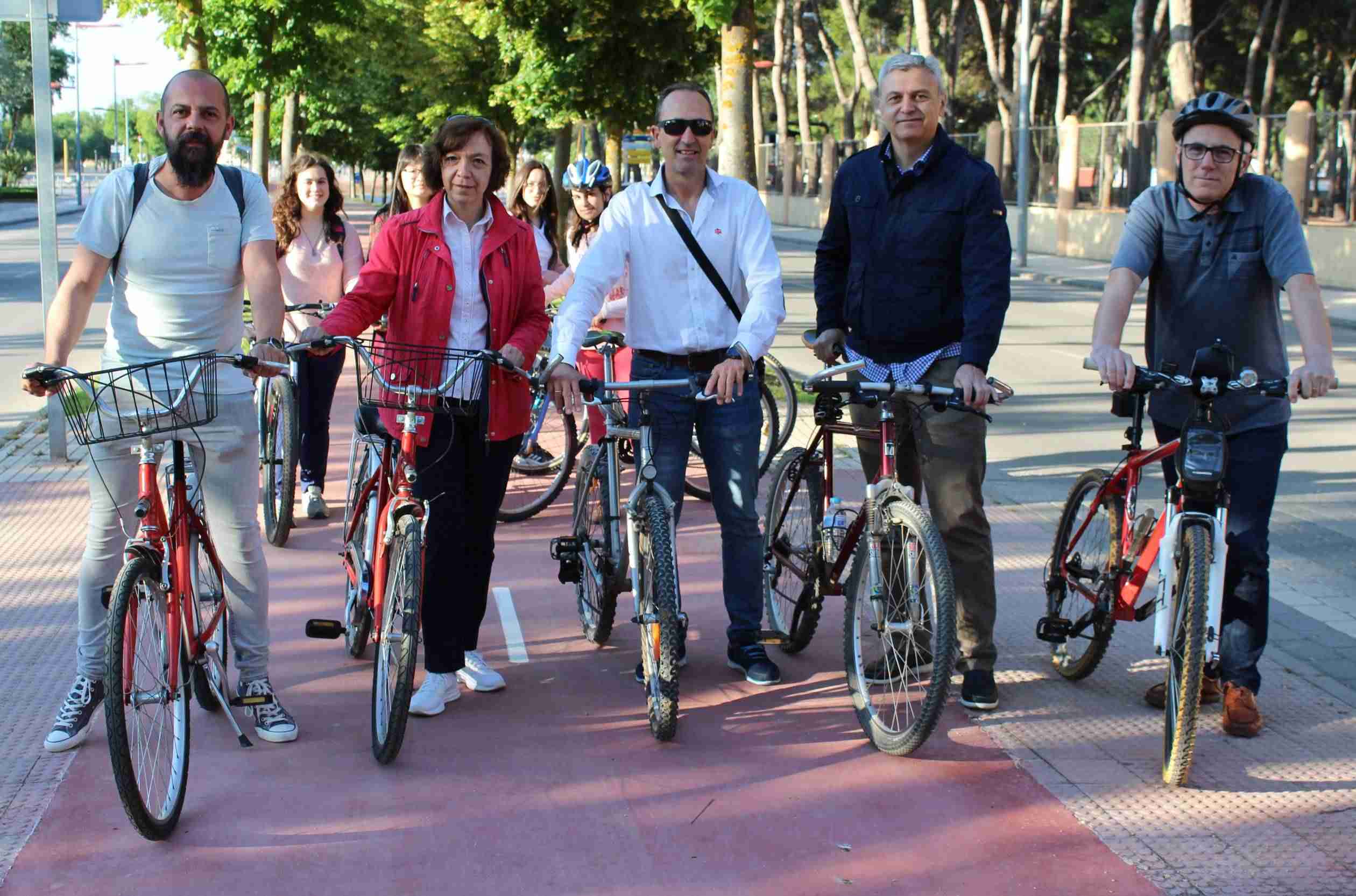 Un centenar de estudiantes de secundaria se suman en Alcázar a la iniciativa sostenible CICLOBUS 1