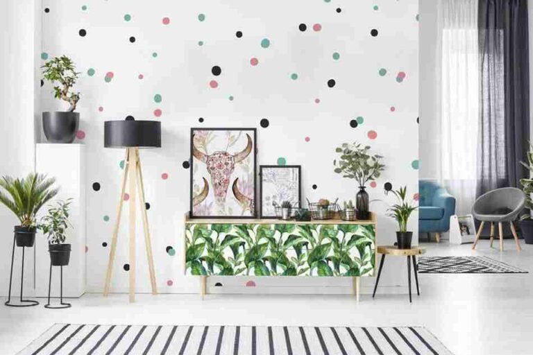 Apuesta por los vinilos adhesivos para recuperar un mueble viejo