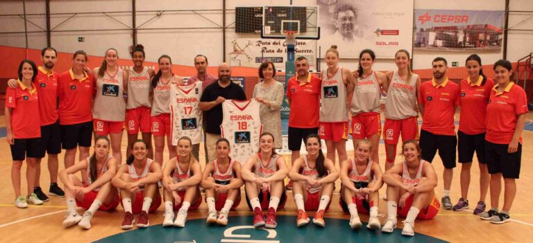 Alcázar centro del deporte femenino recibiendo a la Selección Española de Baloncesto Sub 18