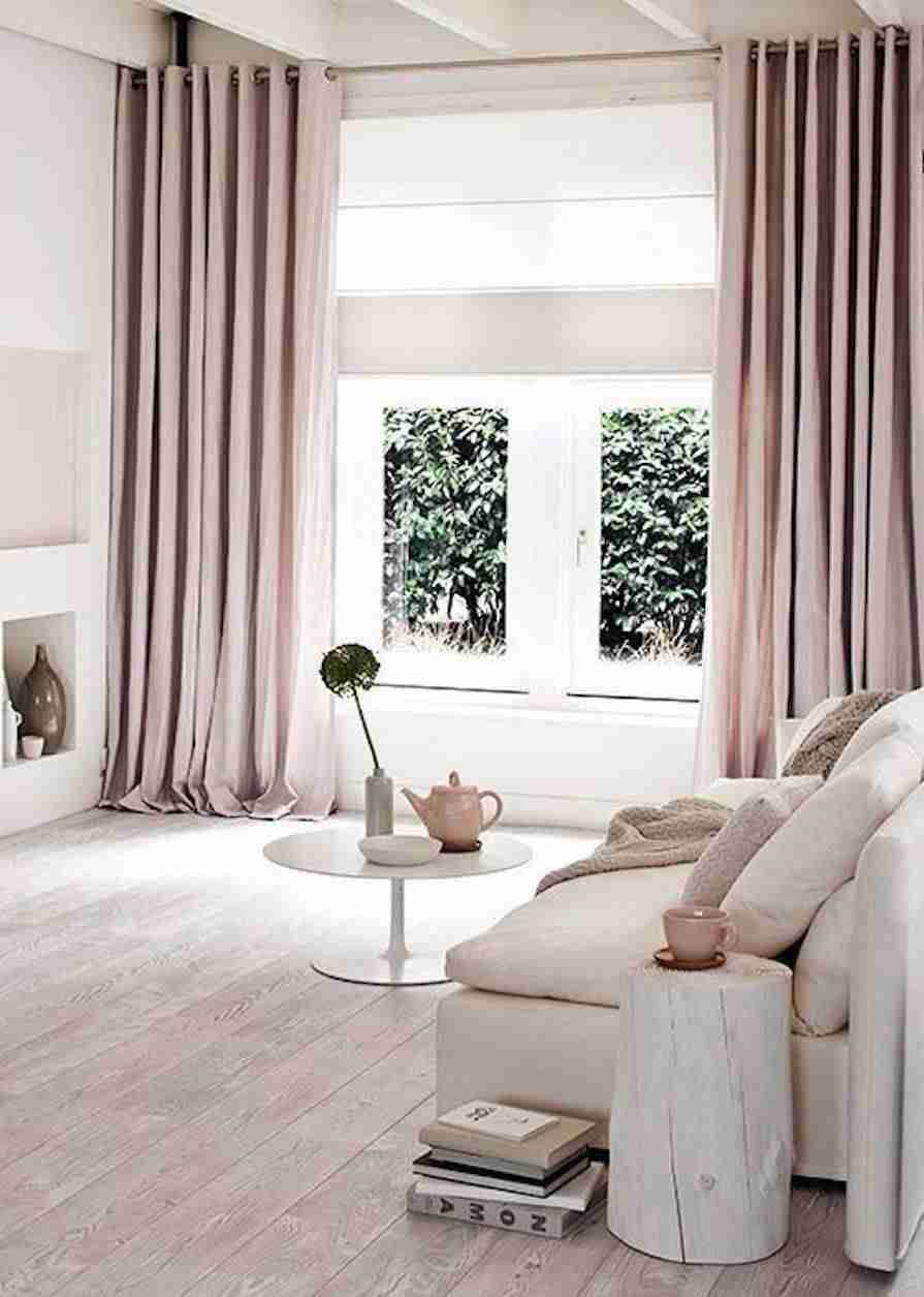 cortinas en el salón en rosa cuarzo