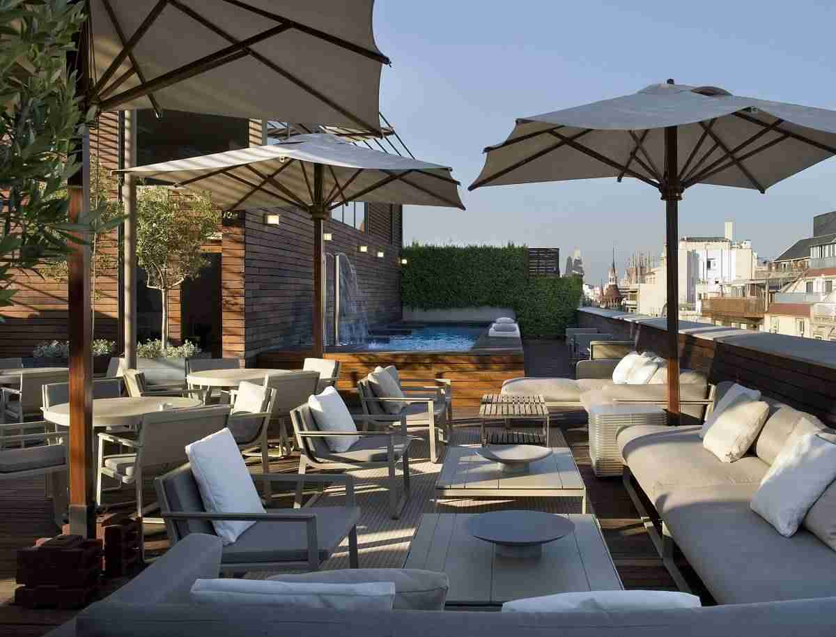 Flat, un mobiliario versátil para terrazas diferentes 1