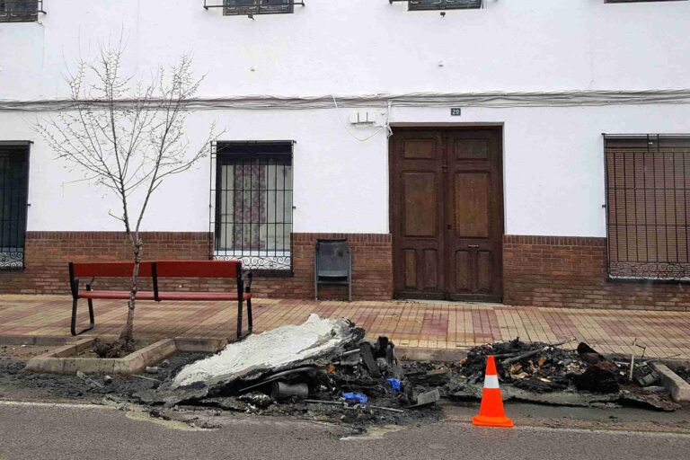 Comsermancha recuerda el riesgo de tirar las cenizas y brasas en los contenedores