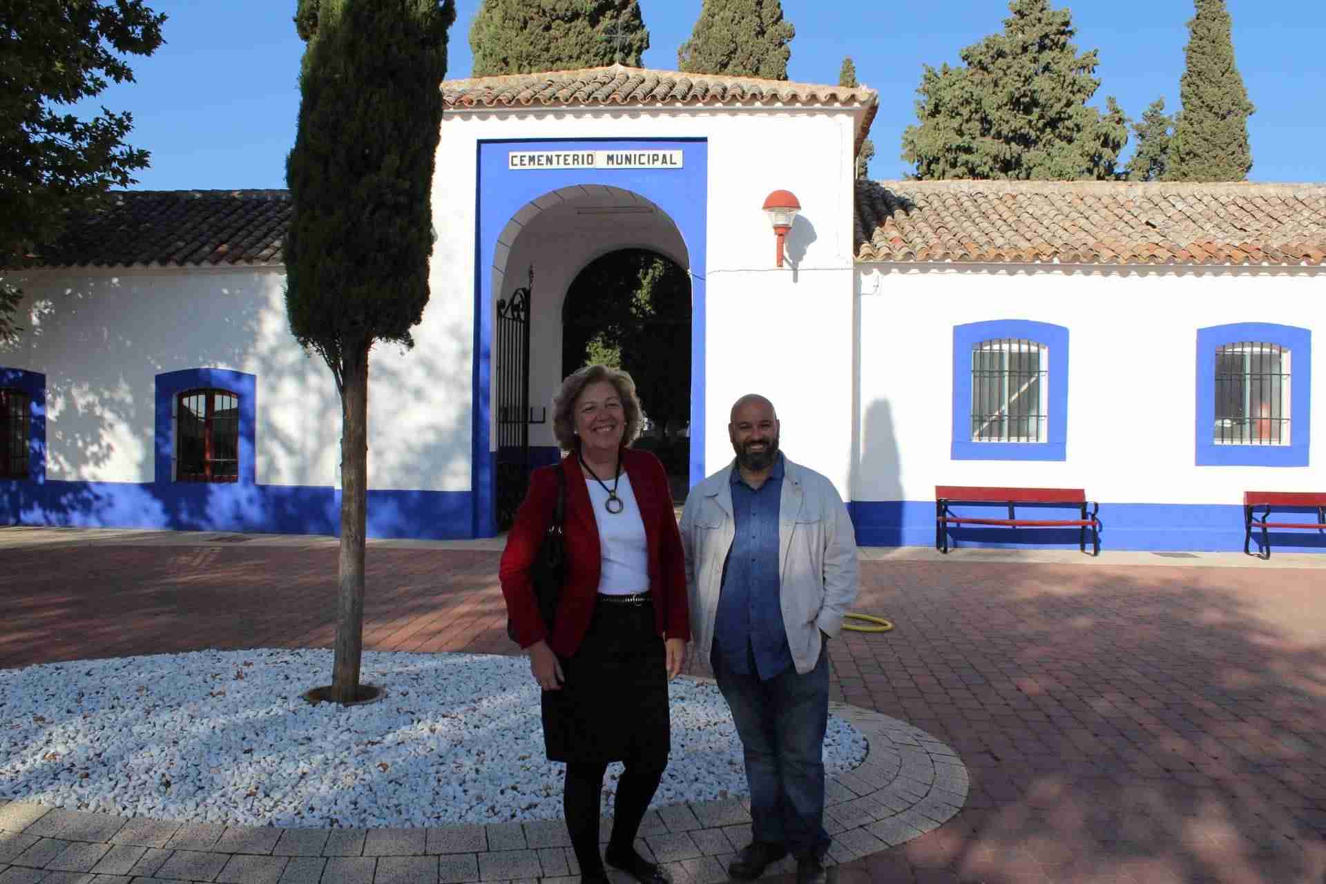 Alcázar prepara el cementerio para la celebración del Día de los Santos 1