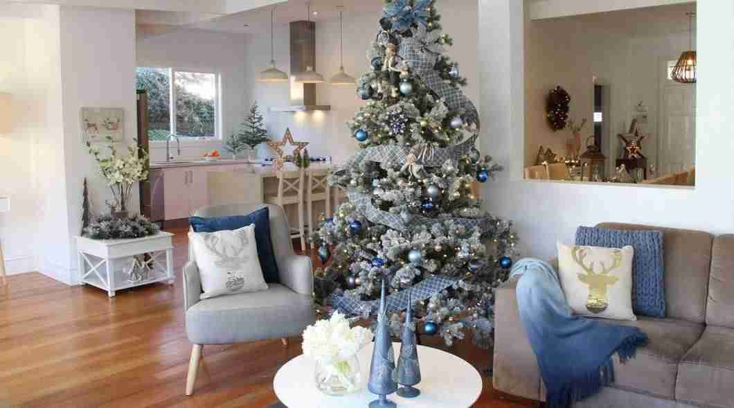 árbol de Navidad en azul y plata