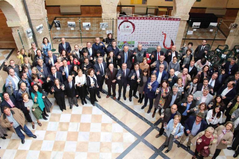 La Ruta del Vino de La Mancha recibe uno de los premios «Vino y Cultura» organizados por el Consejo Regulador