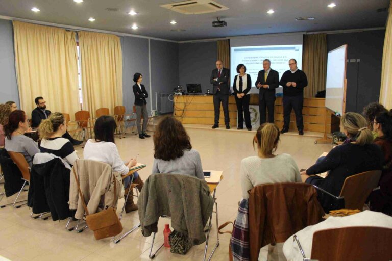 La alcaldesa alcazareña inaugura el curso de «Intervención psicológica en situaciones críticas»
