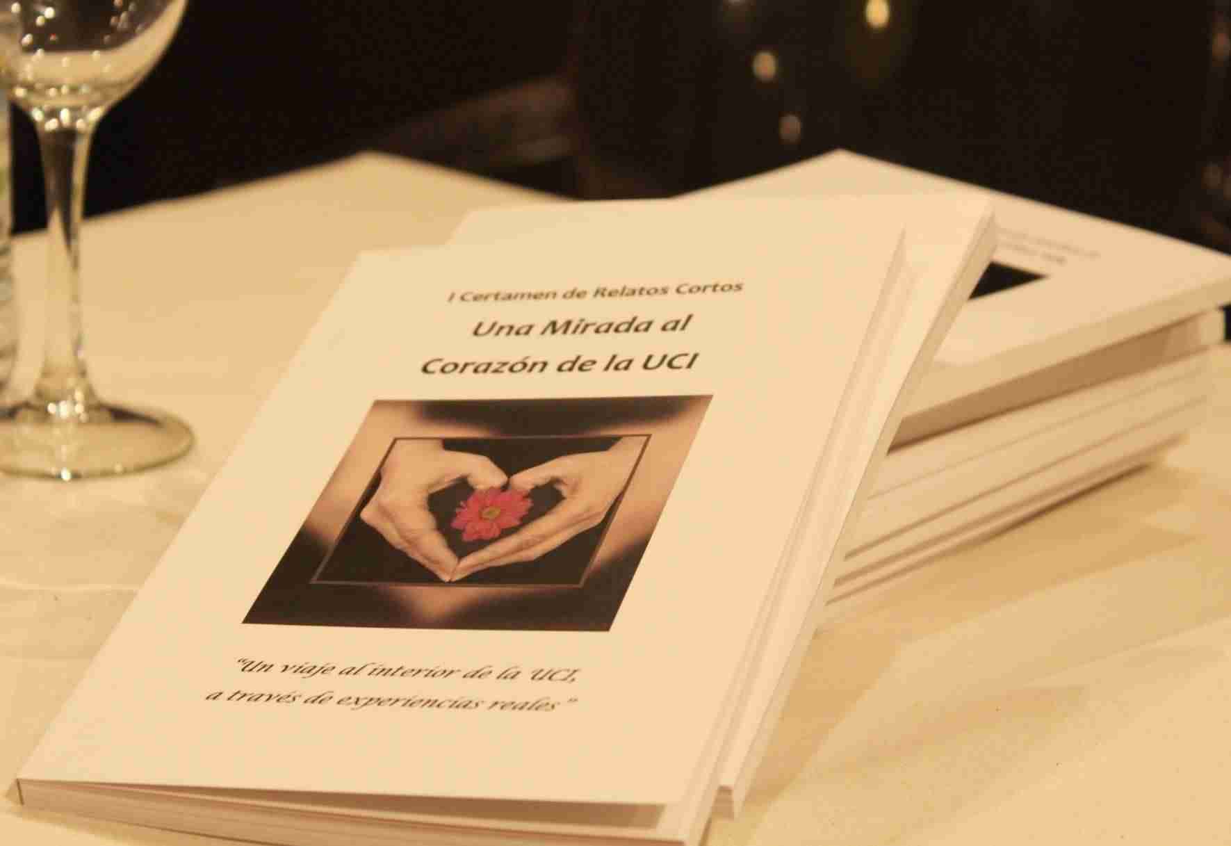 Presentado en Alcázar el libro de relatos basado en experiencias reales "Una Mirada al Corazón de la UCI" 1 Presentado en Alcázar el libro de relatos basado en experiencias reales "Una Mirada al Corazón de la UCI" 1