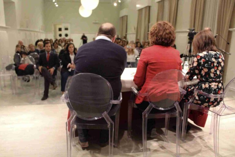 Presentado en Alcázar el libro de relatos basado en experiencias reales «Una Mirada al Corazón de la UCI»