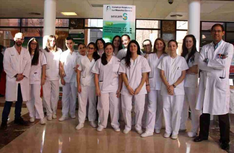21 alumnas de Técnicos en Cuidados Auxiliares de Enfermería han realizado sus prácticas en el Hospital Mancha Centro
