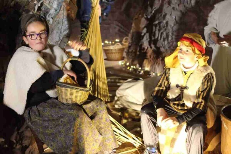 Belén viviente solidario organizado por los jóvenes de Cáritas