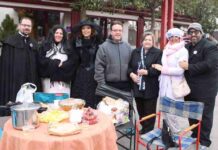 Concentración de corros de mesas camilla en el Carnavalcázar 2018 3