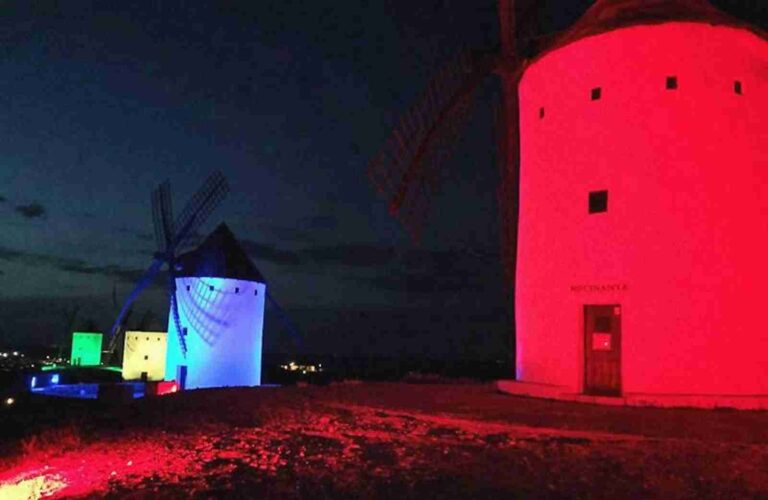 Los molinos se iluminarán de amarillo el Día de los Derechos Humanos
