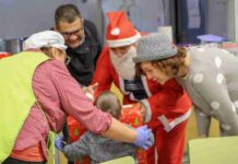 Un Papá Noel muy especial visitó el comedor escolar de Alcázar 1