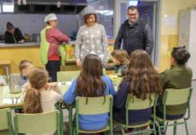 Un Papá Noel muy especial visitó el comedor escolar de Alcázar 3
