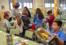 Un Papá Noel muy especial visitó el comedor escolar de Alcázar 4