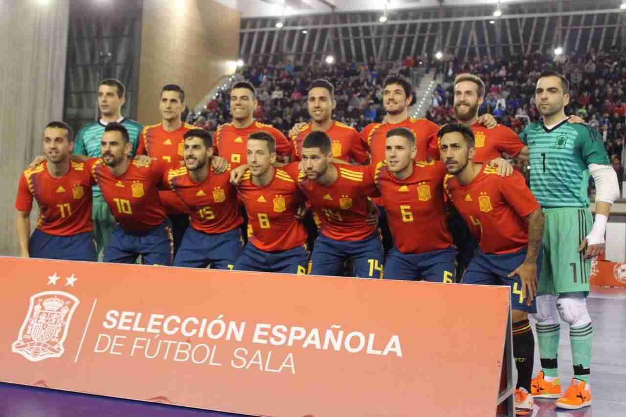 El partido España-Serbia de las selecciones absolutas de fútbol sala congregó a más de 2.000 personas en la inauguración del Vicente Paniagua 1