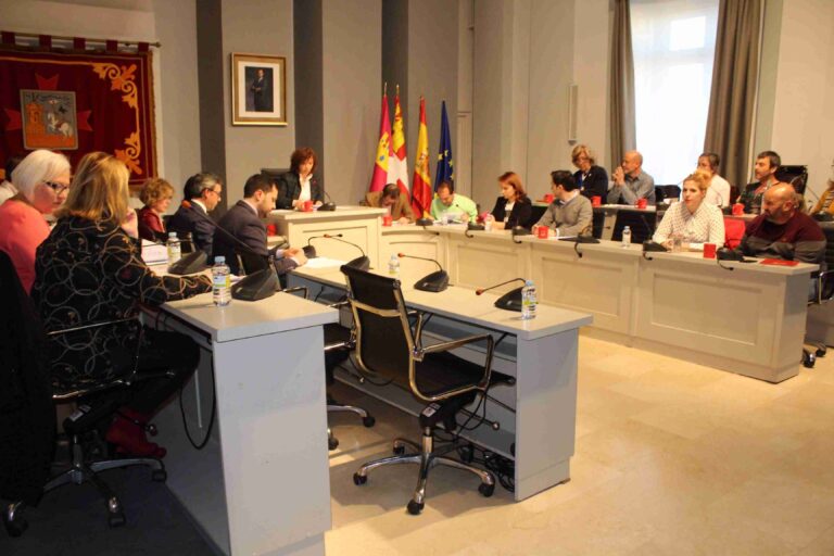 Apoyo unánime del Pleno al primer Plan de Igualdad elaborado con la colaboración de colectivos alcazareños