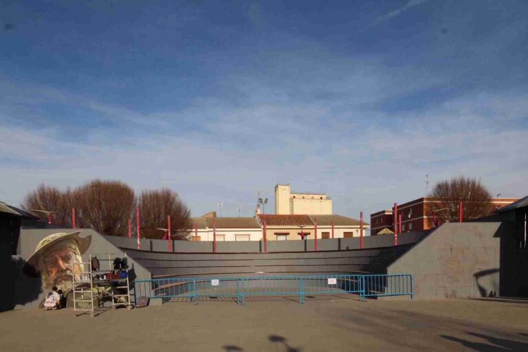 El auditorio del Parque Cervantes comienza a cobrar nueva vida de la mano del arte urbano