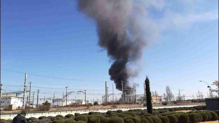 Incendio en la nave de la empresa Albatros en Alcázar