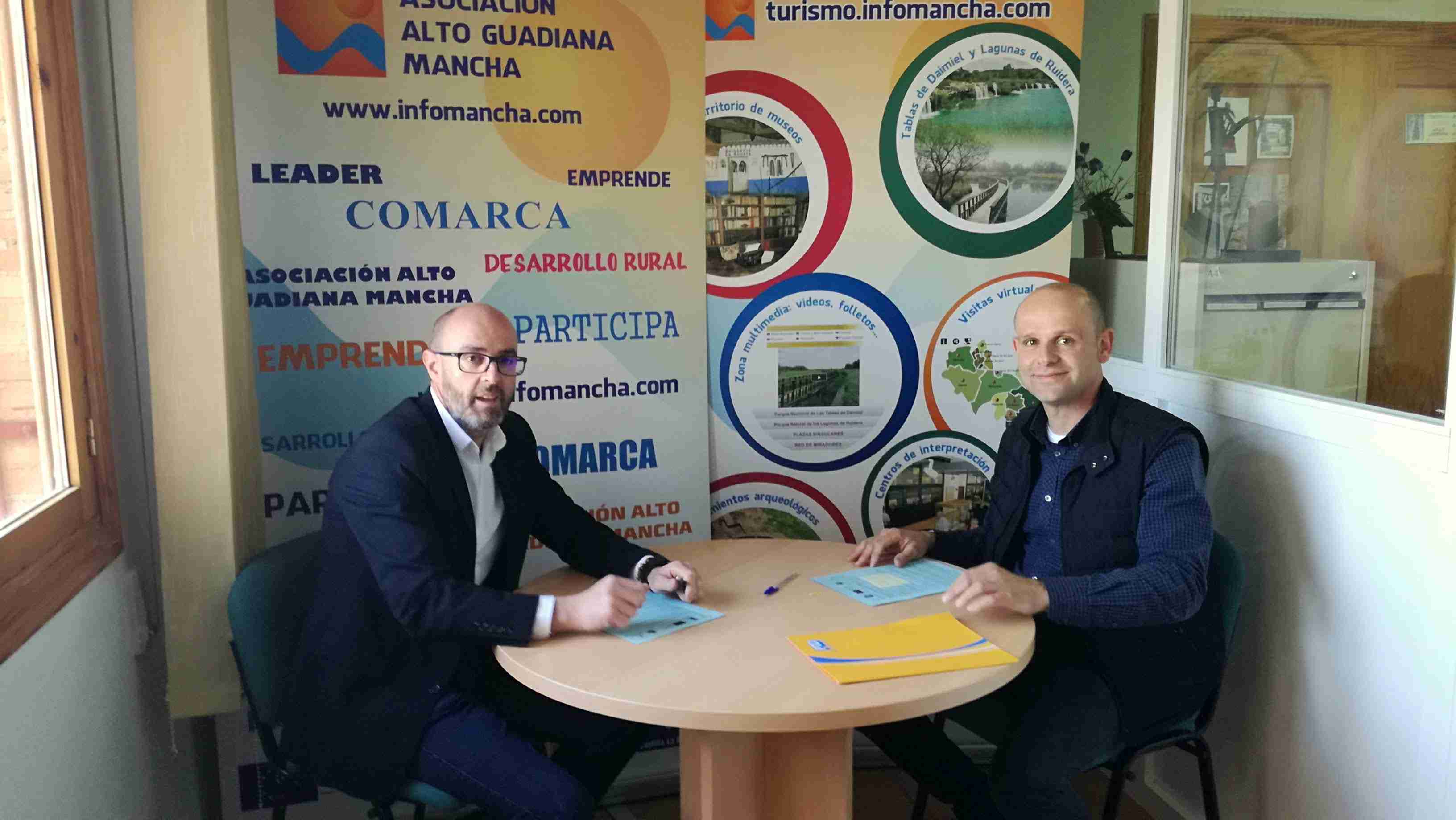 Firmados tres nuevos contratos con promotores de proyectos de la comarca Alto Guadiana Mancha 2
