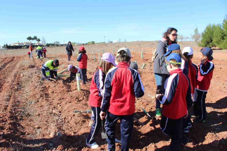El anillo verde de Alcázar se amplía con la participación de 624 escolares de cinco centros de la ciudad